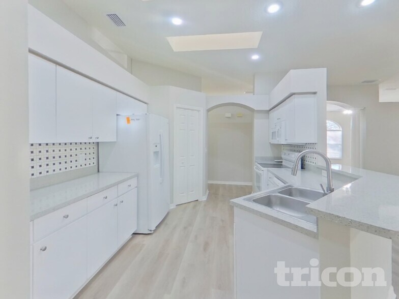 Building Photo - 1810 Cattleman Dr