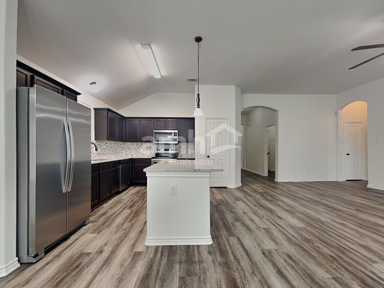 Building Photo - 1325 Rosedale Springs Ln