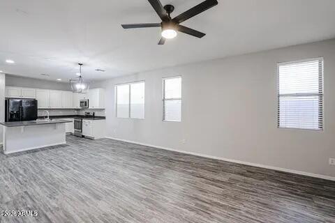 Building Photo - 18009 W Sunnyslope Ln