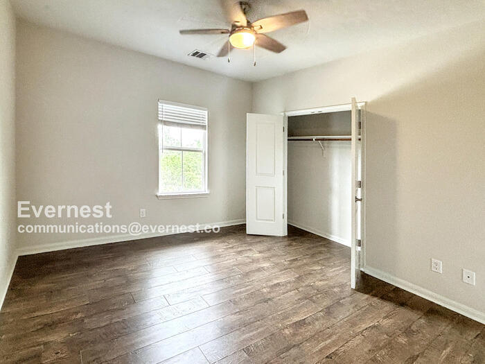 Building Photo - 14941 Running Deer Trail