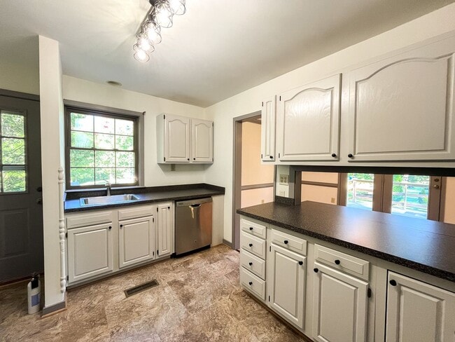 Primary Photo - Charming 3BR/2BA Home in Louisa, VA