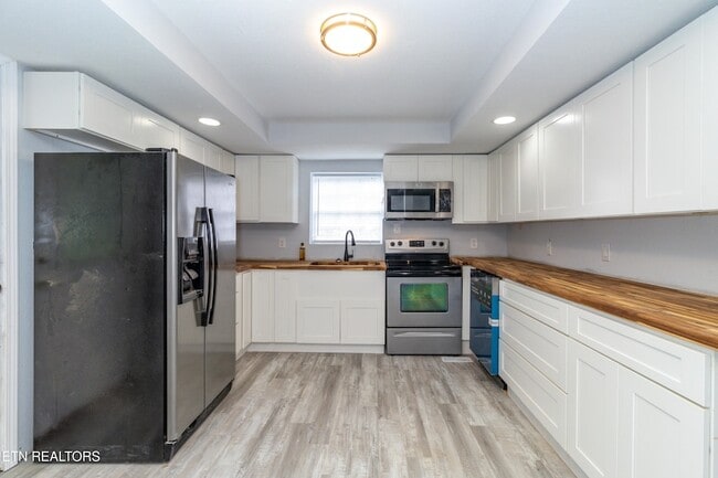 Building Photo - 770 Mahoney Rd