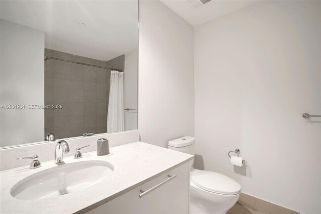 Building Photo - 2711 S Ocean Dr