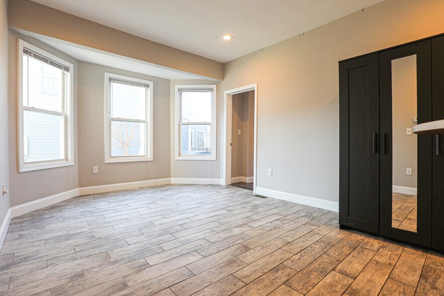 Building Photo - 77 Linden St