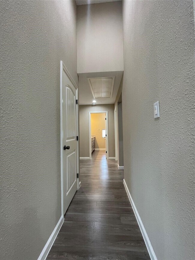 Building Photo - 2210 Arapahoe Dr