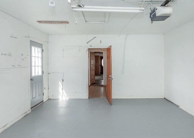 Building Photo - 537 23rd St