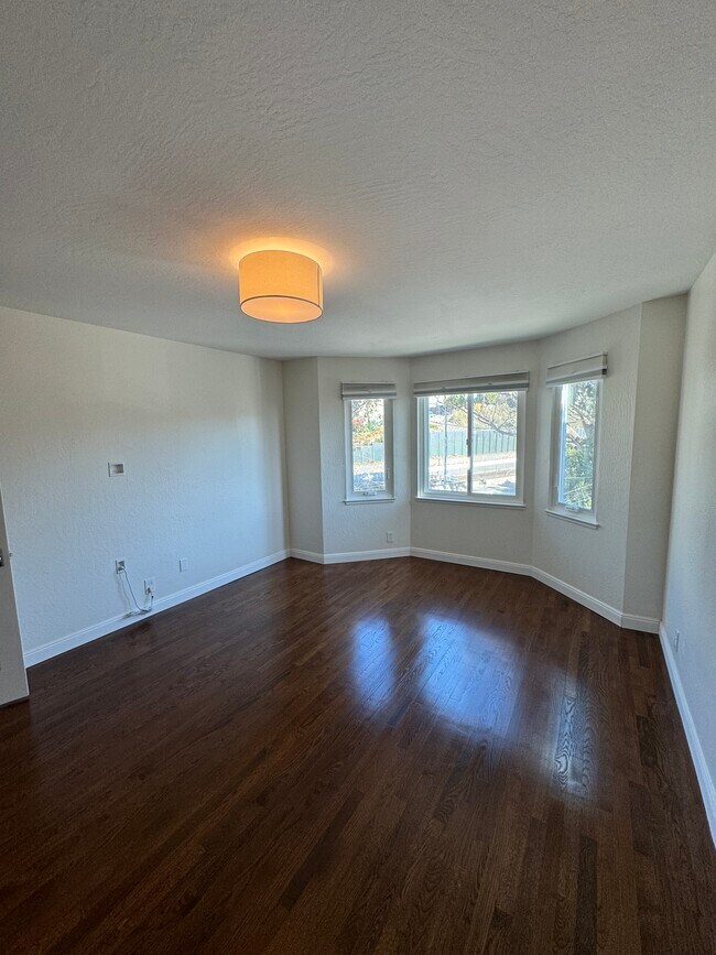 Building Photo - 137 Saint Marys Ave