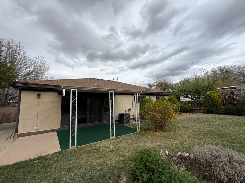 Building Photo - 345 W 400 S