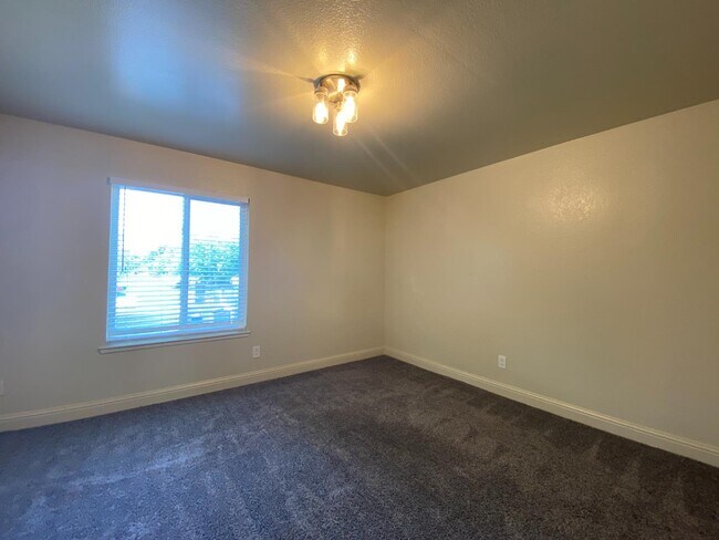 Building Photo - 2909 Huntington Blvd
