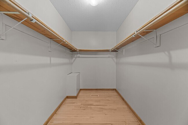 Building Photo - 506 River Rd