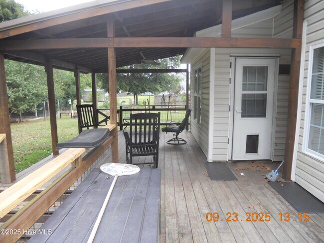 Building Photo - 105 Spring Leaf Ln
