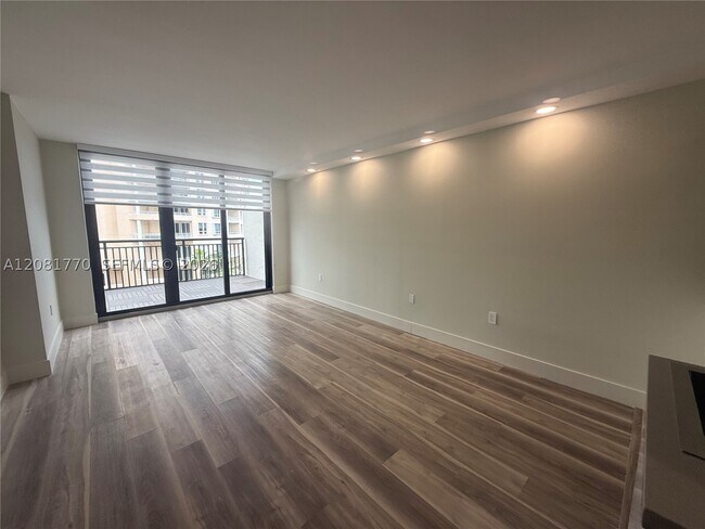 Building Photo - 540 Brickell Key Dr