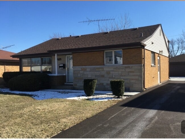 Building Photo - 7425 Lake St