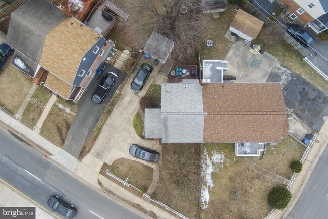 Building Photo - 5816 N Kings Hwy