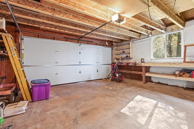 Building Photo - 2677 Humbug Creek Rd