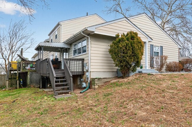 Building Photo - 462 Worthington Rd