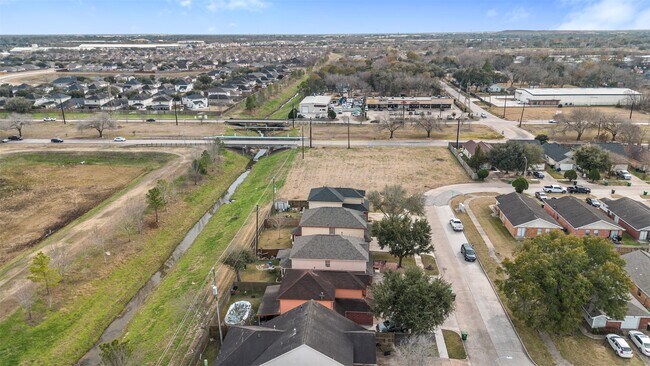 Building Photo - 13615 Ambrose St