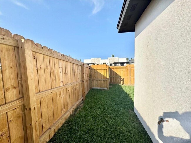 Building Photo - 31 Dragonfly St