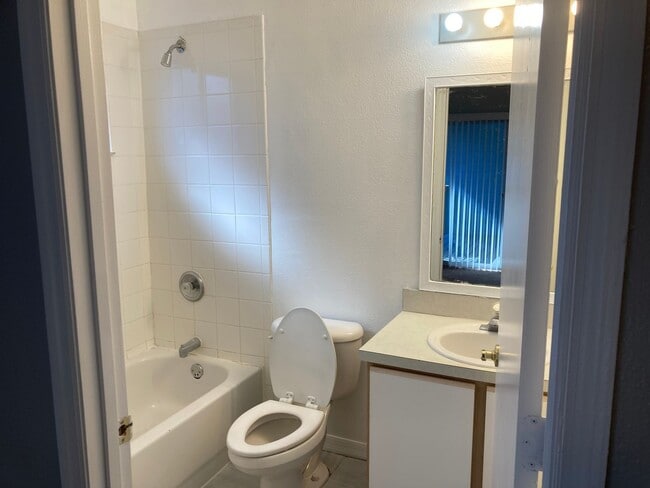 Building Photo - Large 2 master suites