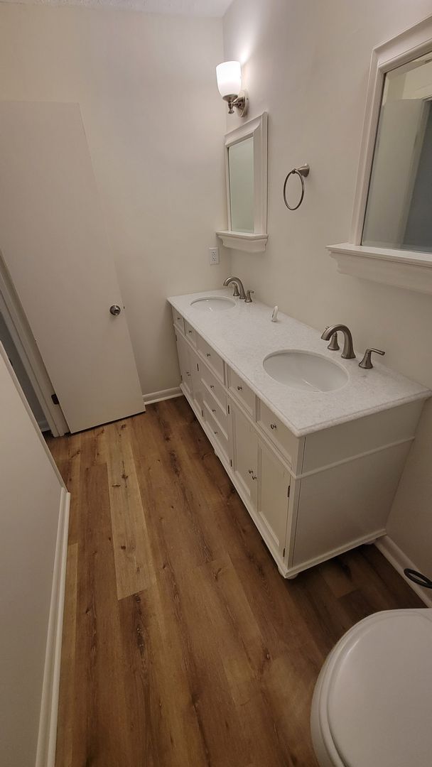 Building Photo - Renovated Condo Available in Sandy Springs!