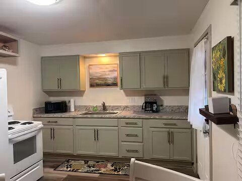 Primary Photo - 206 Caroline Ave