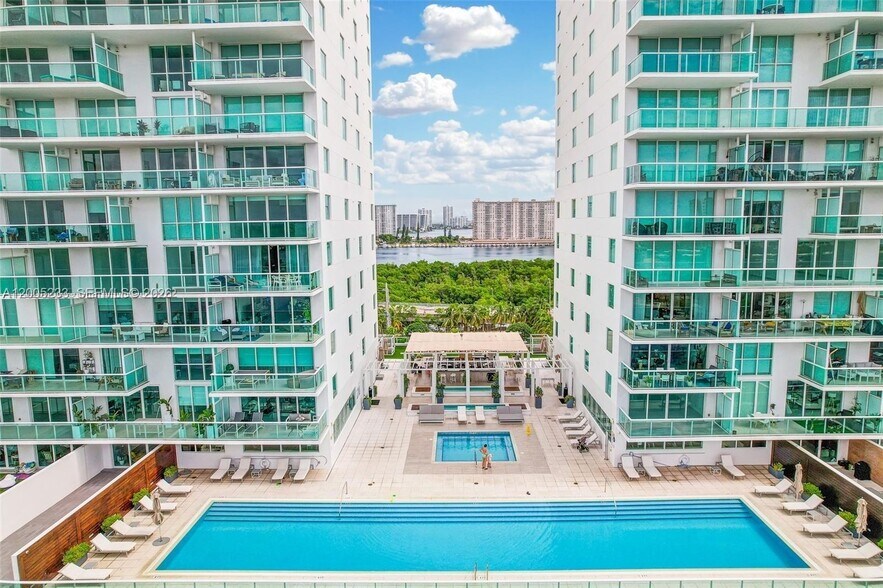 Building Photo - 400 Sunny Isles Blvd