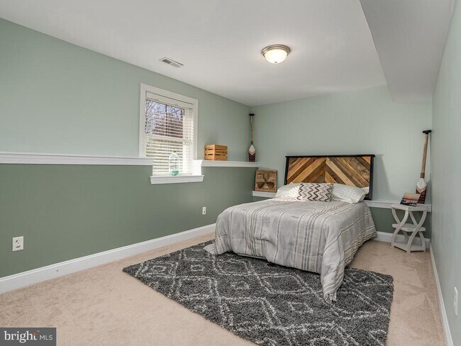 Building Photo - 5 Rectory Ln