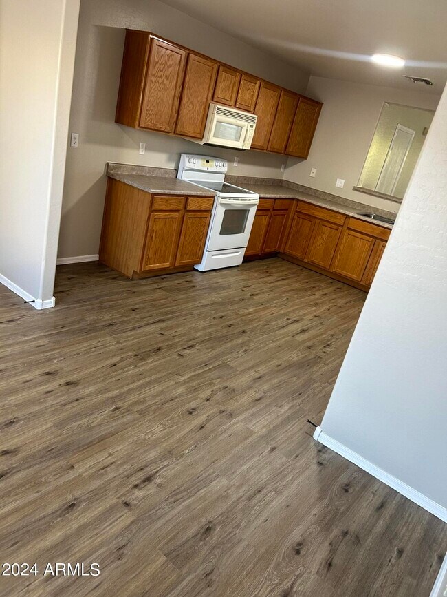 Building Photo - 2488 E Meadow Lark Way