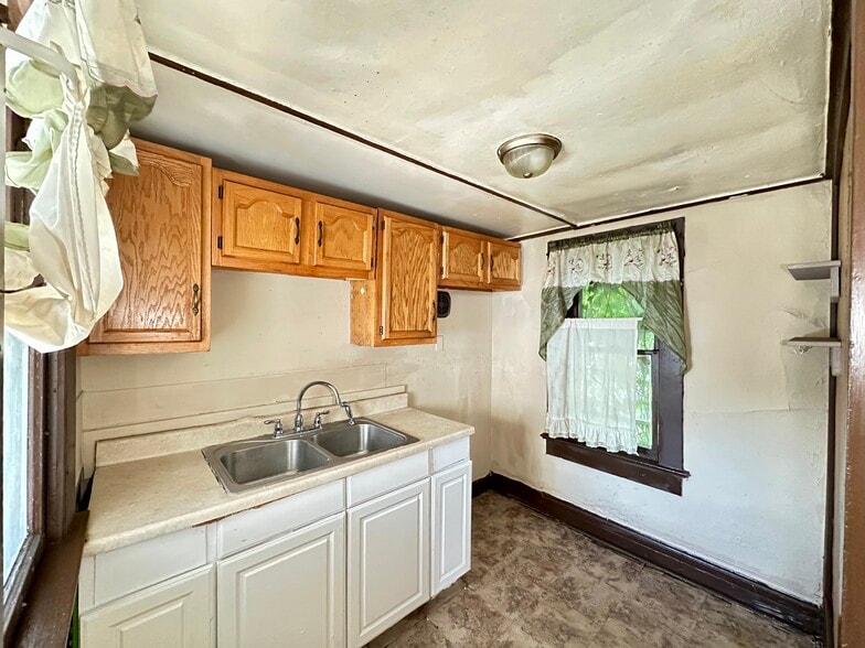 Building Photo - 413 Bartram Ave