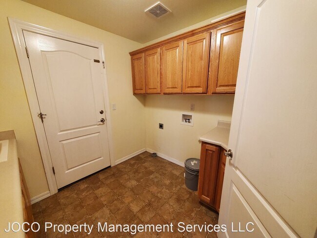 Building Photo - 3 br, 2 bath House - 2634 SW Esther Lane