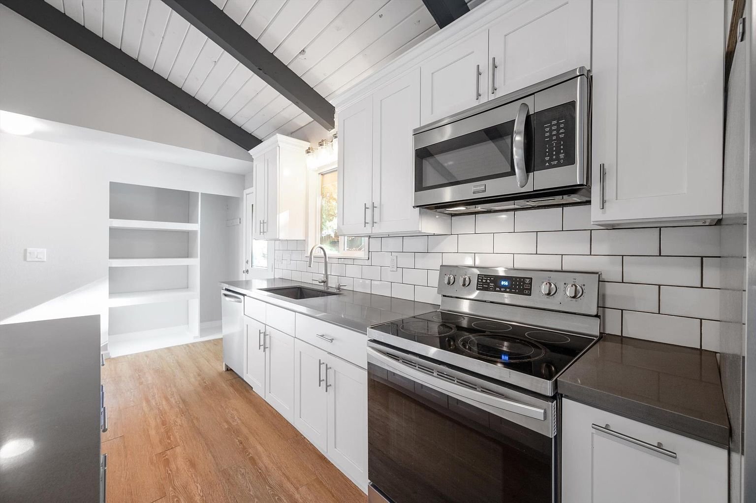 Building Photo - 136 Windward Dr