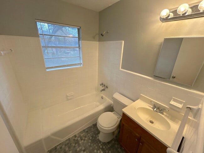 Building Photo - 5270 Algiers Dr