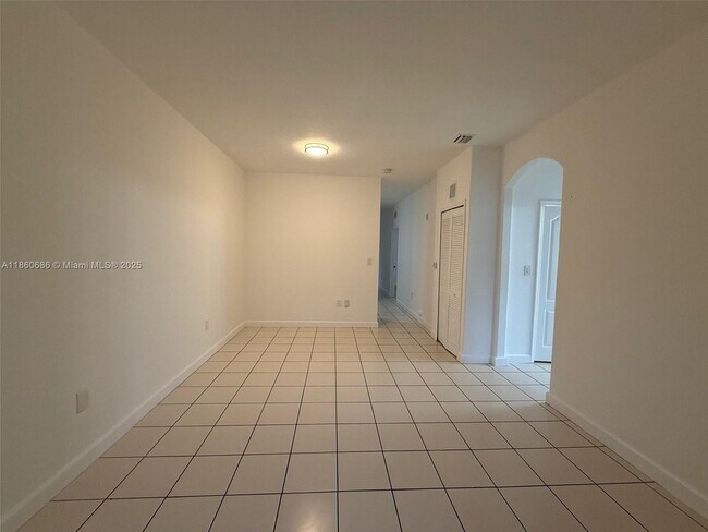 Building Photo - 1663 SE 27th Dr