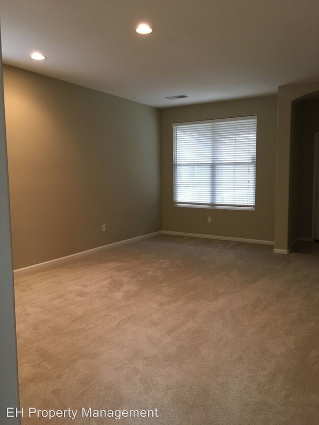 Building Photo - 9416 Dante Ct