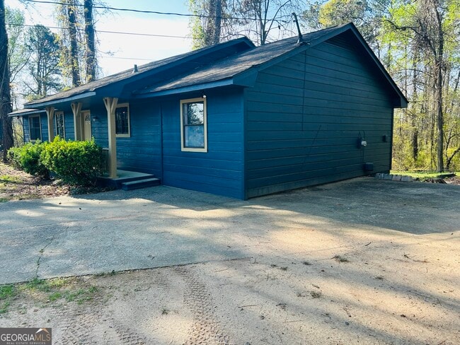 Building Photo - 6165 Radford Dr