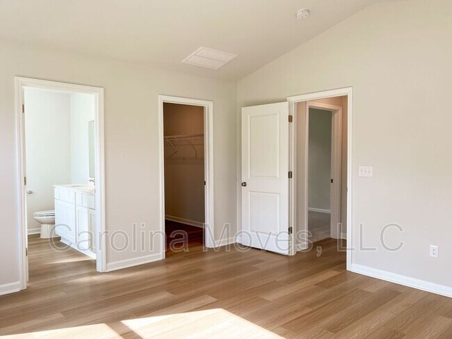 Building Photo - 121 Braxton Dr