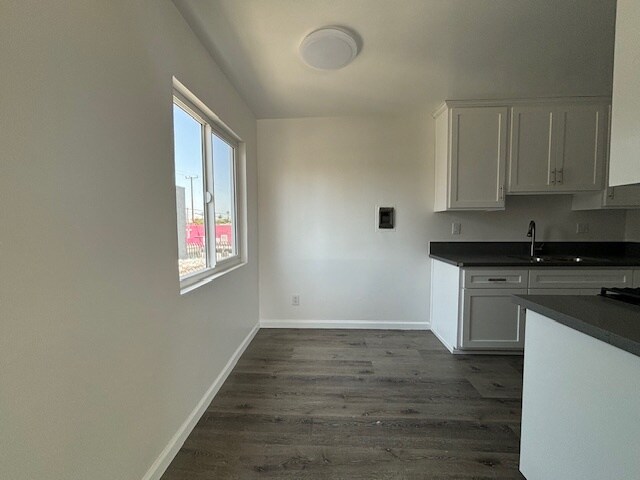 Building Photo - 851 W 95th St