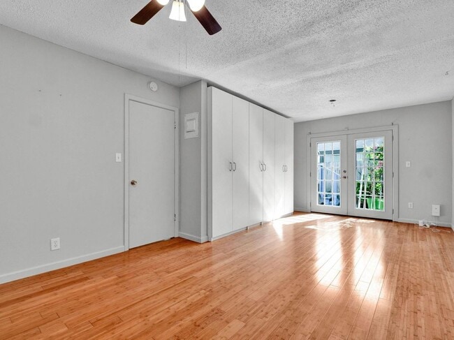 Building Photo - 7011 Whispering Oaks Dr
