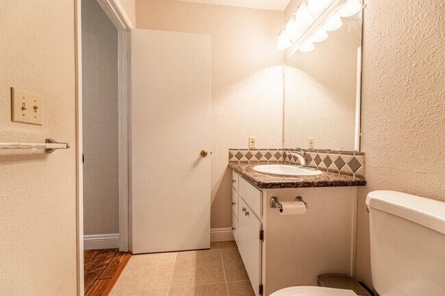 Building Photo - Move-In Ready 1-Bedroom Condo in Cobblestone Glen – $1,495 SEE VIDEO