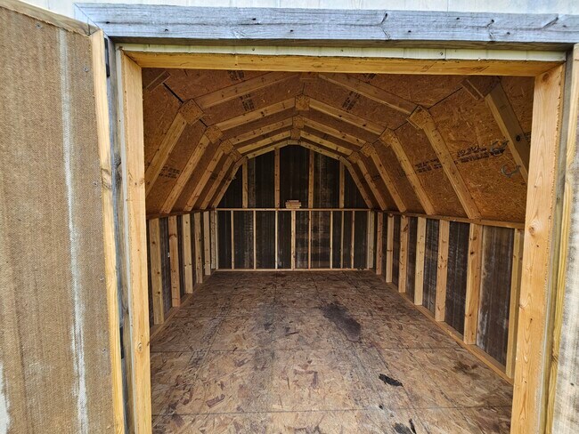 Building Photo - 2676 Delong St