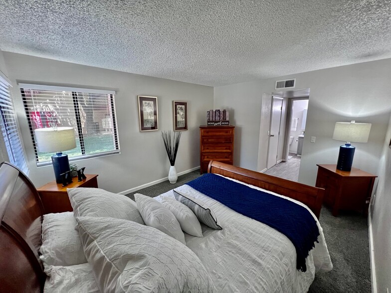 2B / 2B - 994 Sq.ft - Heather Brook Apartments