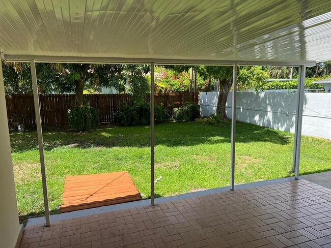 Building Photo - 875 Westward Dr