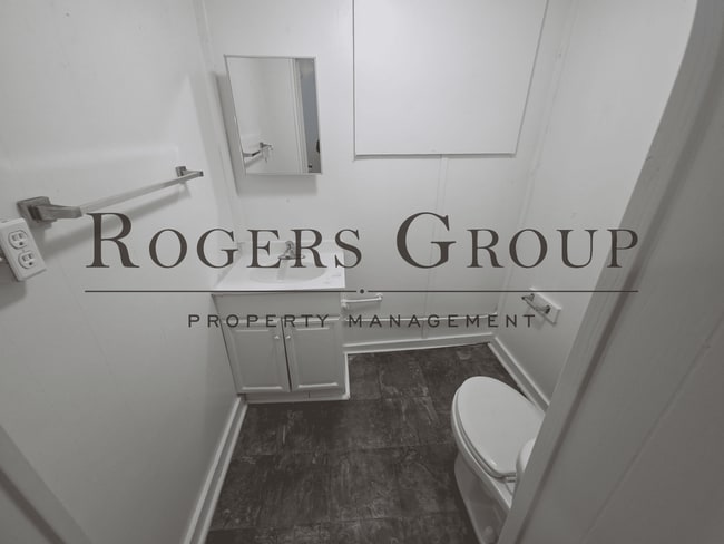 Building Photo - 912 Water St