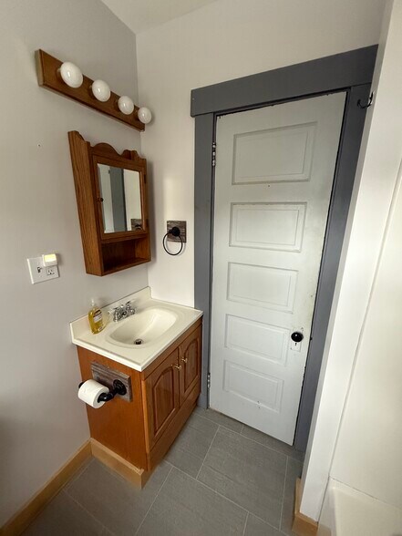 Building Photo - 58 Frost Pl