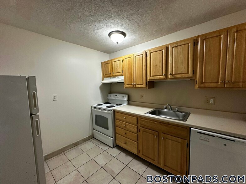 Building Photo - 84 Gardner St