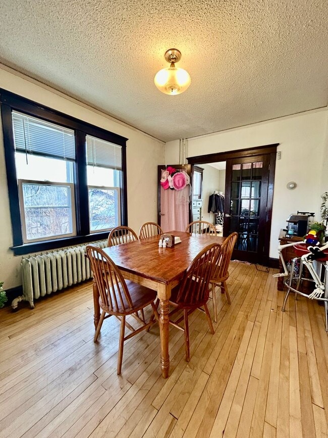 Building Photo - AVAILABLE JUNE 1st - Great 4 Bed, 1 Bath in East Duluth!