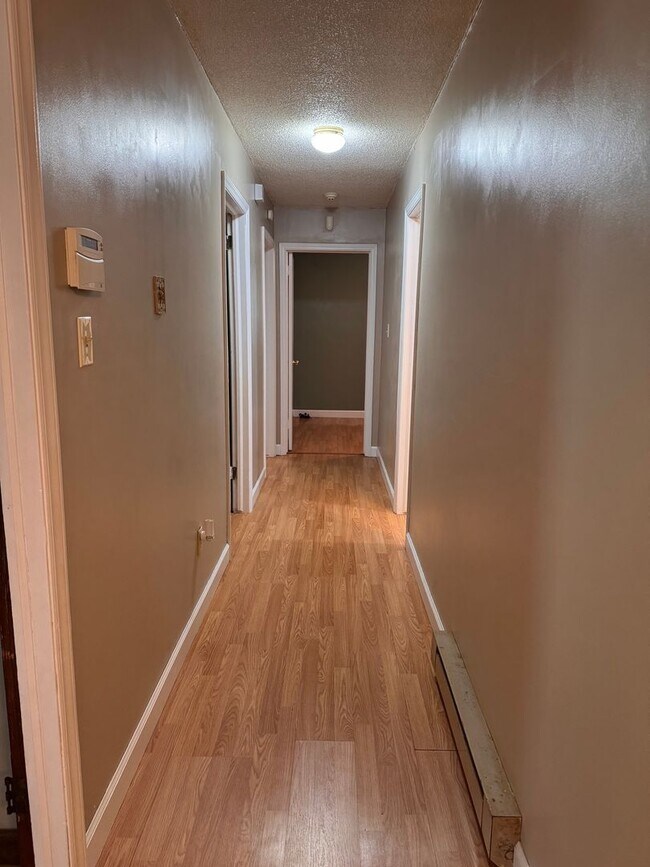 Building Photo - 3 Bed, 1 Bath Home located out in the country!