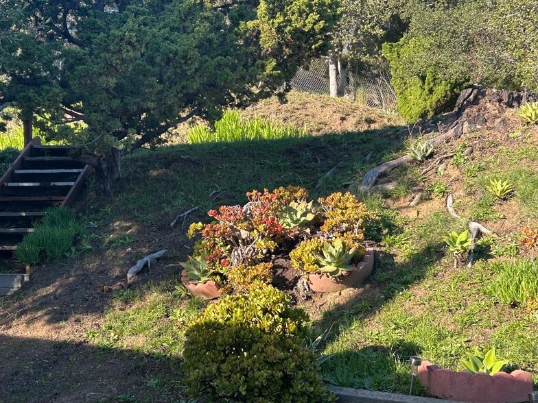 Building Photo - 55 Park Cir