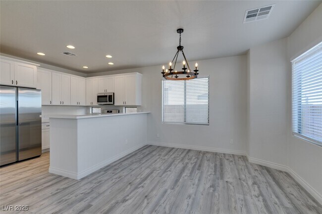 Building Photo - 778 Easter Lily Pl