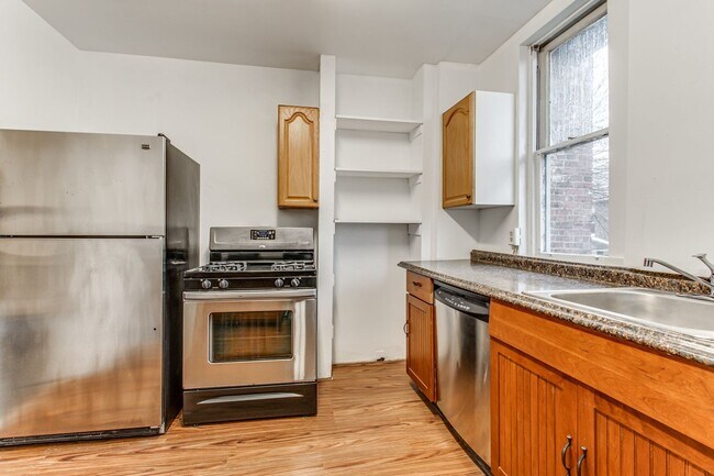 Building Photo - Updated 4 Bed, 2 Bath in Oakland - Close t...